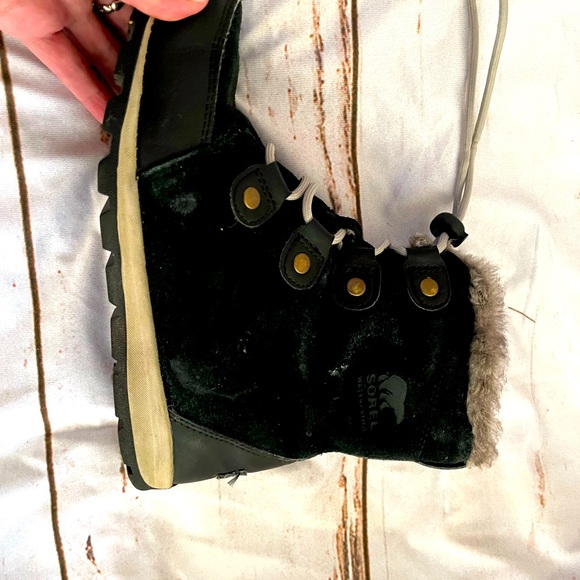 Sorel boots in good condition, black suede and fur trim - Picture 5 of 7